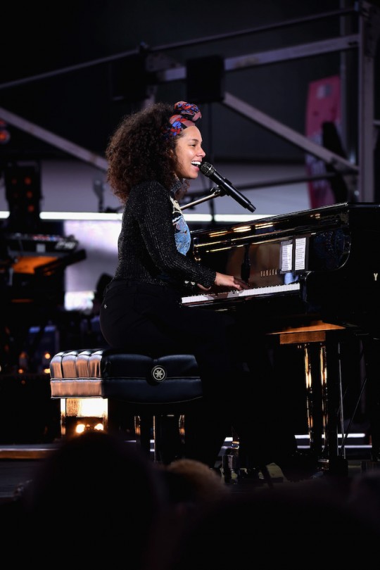 675455669KC00002 Alicia Key 540x810 - Event Recap: Alicia Keys Performs Concert in Times Square To Celebrate New Album #HERE @aliciakeys @QtipTheAbstract @Nas @JohnMayer @questlove