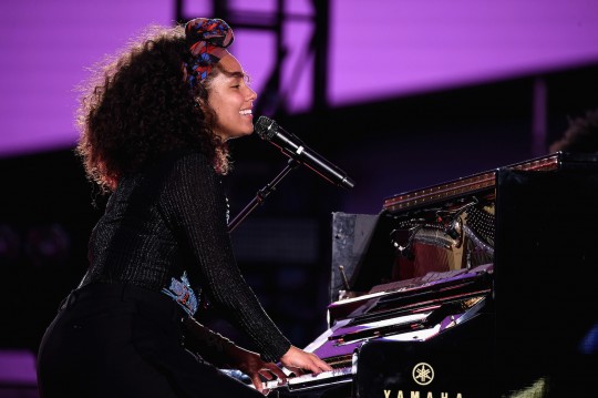 675455669KC00011 Alicia Key 540x359 - Event Recap: Alicia Keys Performs Concert in Times Square To Celebrate New Album #HERE @aliciakeys @QtipTheAbstract @Nas @JohnMayer @questlove