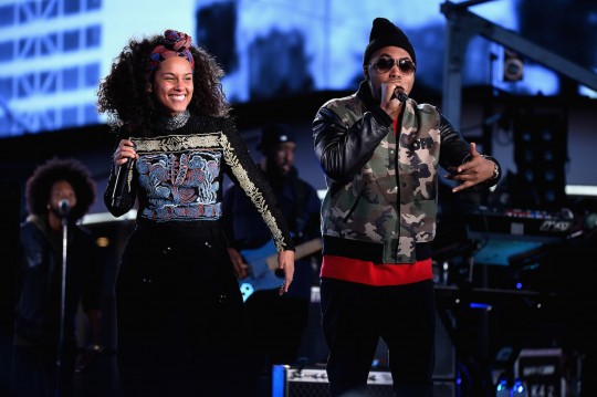675455669KC00024 Alicia Key 540x359 - Event Recap: Alicia Keys Performs Concert in Times Square To Celebrate New Album #HERE @aliciakeys @QtipTheAbstract @Nas @JohnMayer @questlove