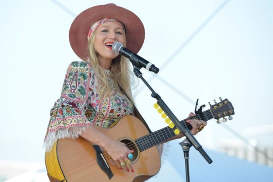 Downloader.la 620959f8ea98f 540x360 - Jewel on the Surprising Talent That Made Her a Music Superstar